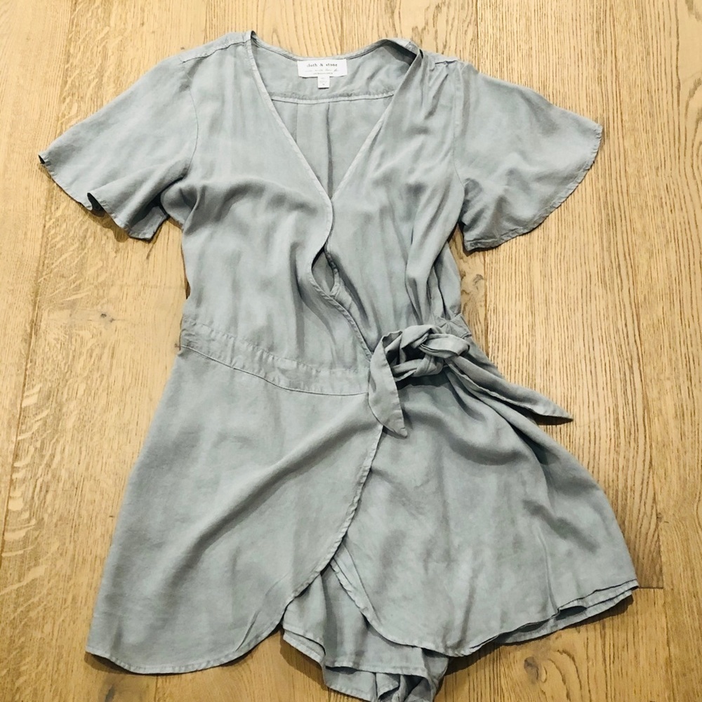 Cloth & Stone Gray Romper